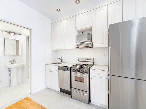 5th image of 139 W 69th St APT 10