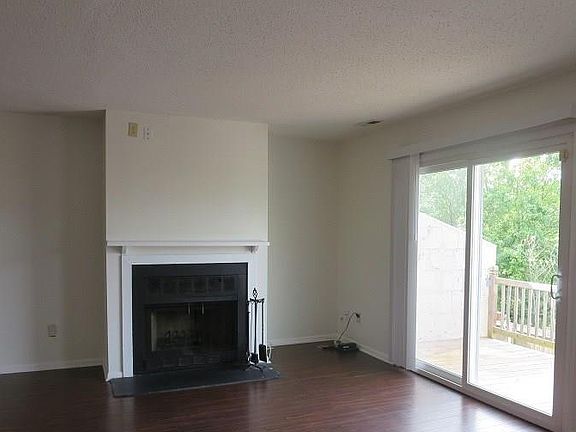 4th image of 3870 Chimney Creek Dr