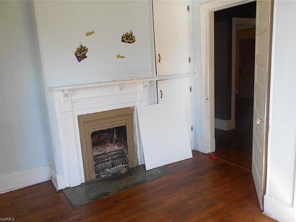 4th image of 2500 Spruce St