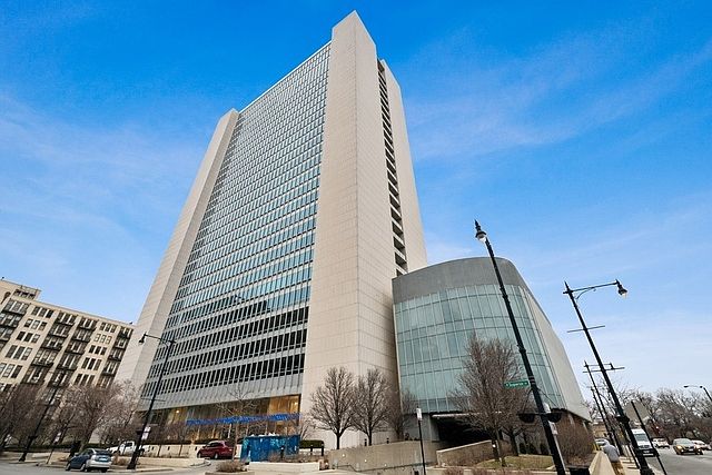 1st image of 500 W Superior St #2206