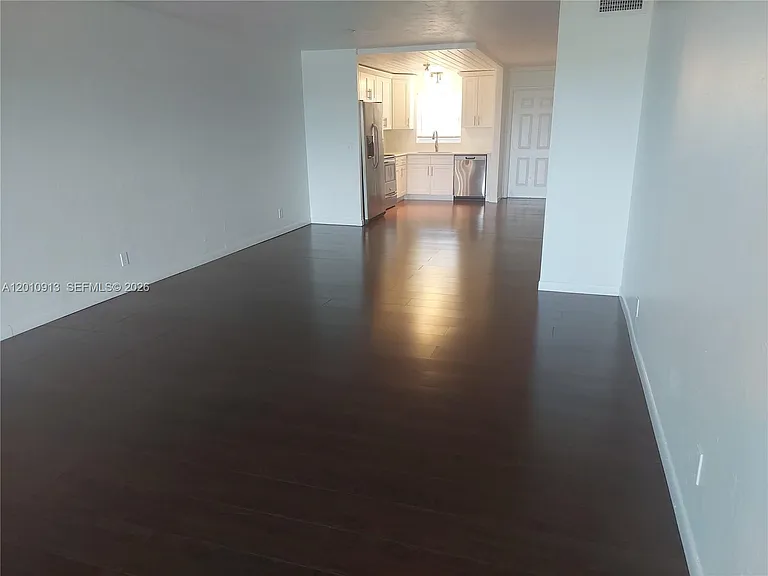 1617 SE 15th St #605 — Photo 3