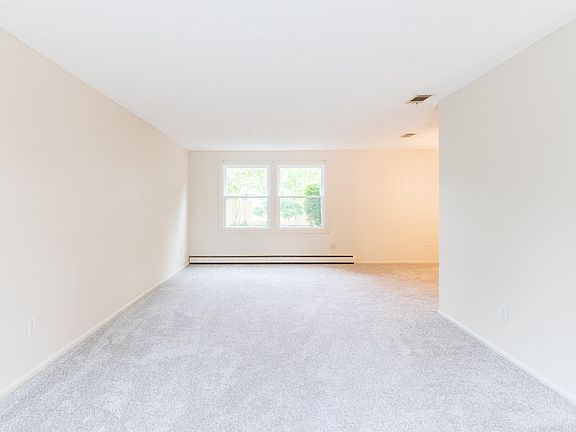 4th image of 3325 Chelmsford Pl