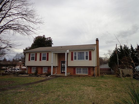 3rd image of 911 Charnwood Cir