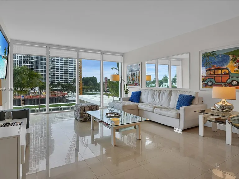10275 Collins Ave #315 — Photo 2