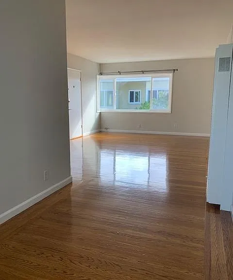512 Merritt Ave #4 — Photo 4