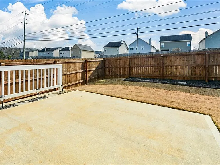 350 Cranston Dr — Photo 44
