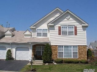 3 Hannah Ln, Middle Island, NY 11953