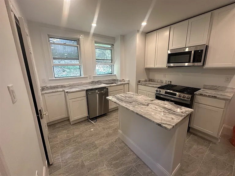 28 Boylston St #2 — Photo 4