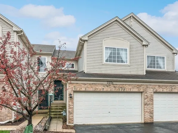 225 Nicole Dr Unit E, South Elgin, IL 60177