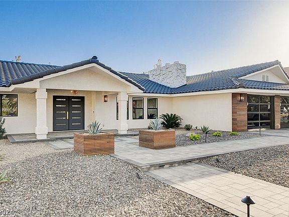 4th image of 3189 Montecito Dr