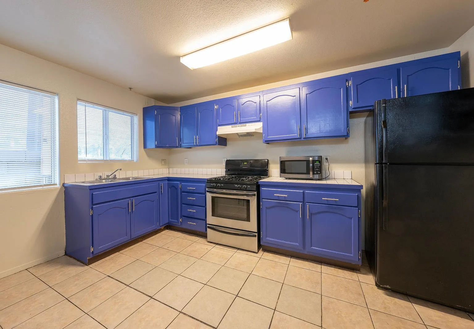 4 bed, 1800 sqft, $3,500 — Photo 2