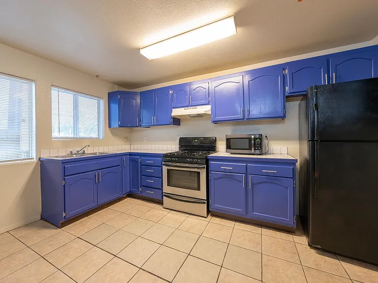 5231 Huntington Dr N #3 — Photo 2