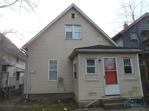 5th image of 627 Ashwood Ave