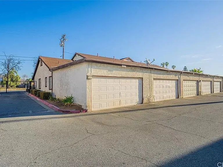 24101 Fir Ave — Photo 5