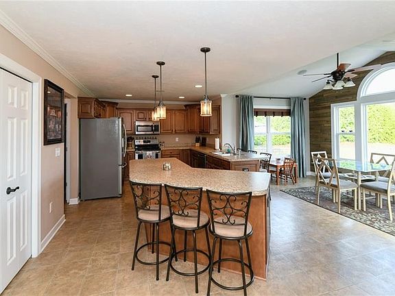 4th image of 2807 Lakeview Dr