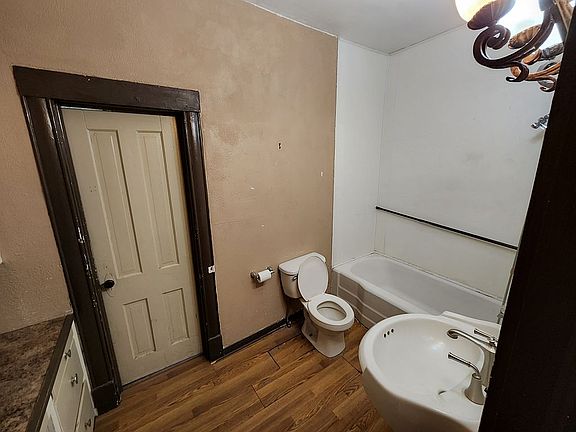 4th image of 314 S River St
