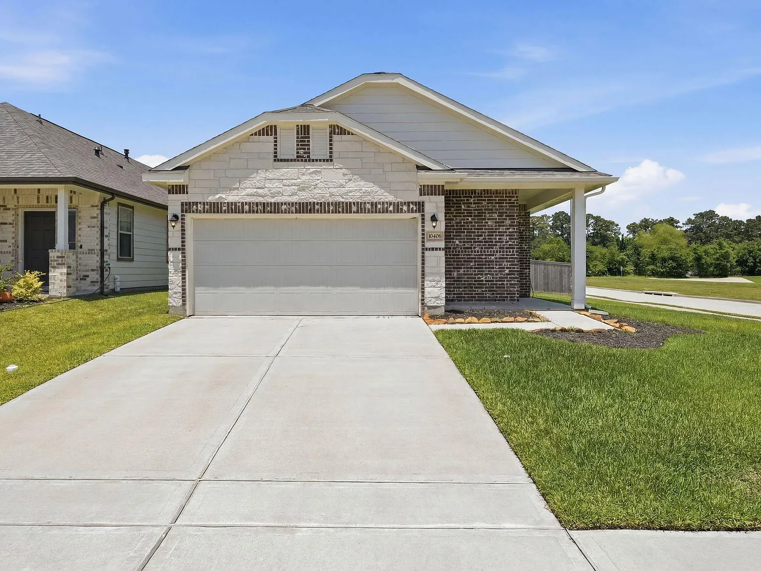 3 bed, 2.0 bath, 1394 sqft, $2,500 — Photo 3