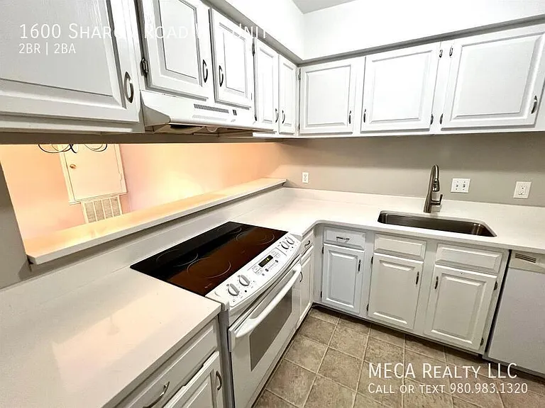 1600 Sharon Rd W #4 — Photo 6