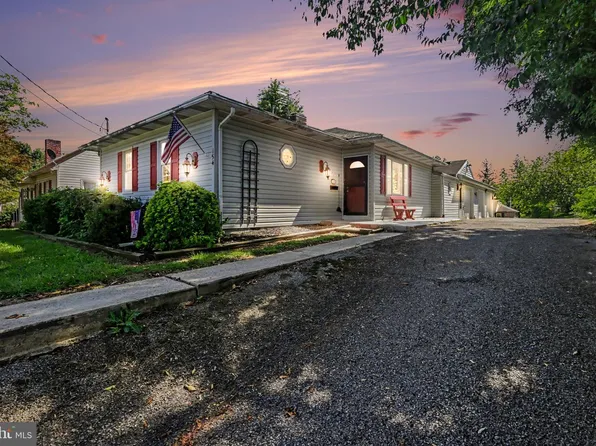 154 W I St, Carlisle, PA 17013