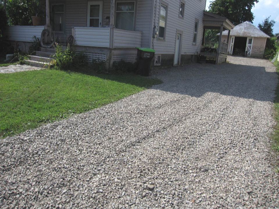 2nd image of 108 S Main St