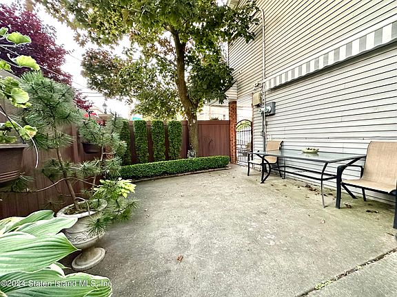 4th image of 170 Sand Ln