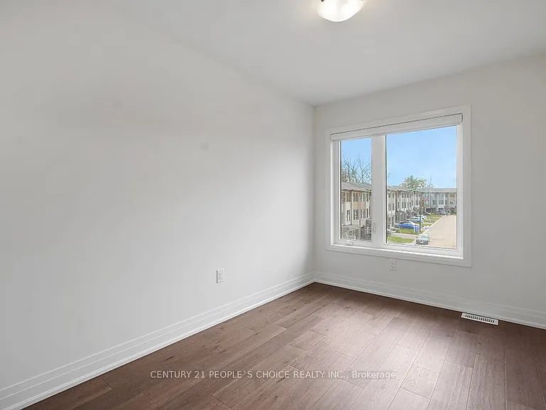 32 Humberstone Dr — Photo 17