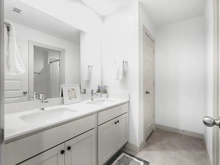 1126 Hyde Lake Ln — Photo 18