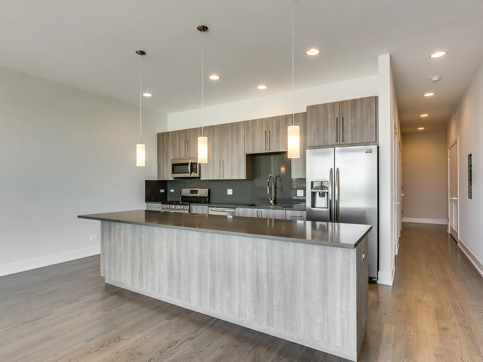 3 bed, 1400 sqft, $4,200 — Photo 3