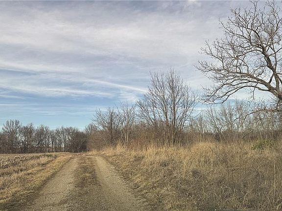 4th image of 10009 NE County Road 13004 Rd