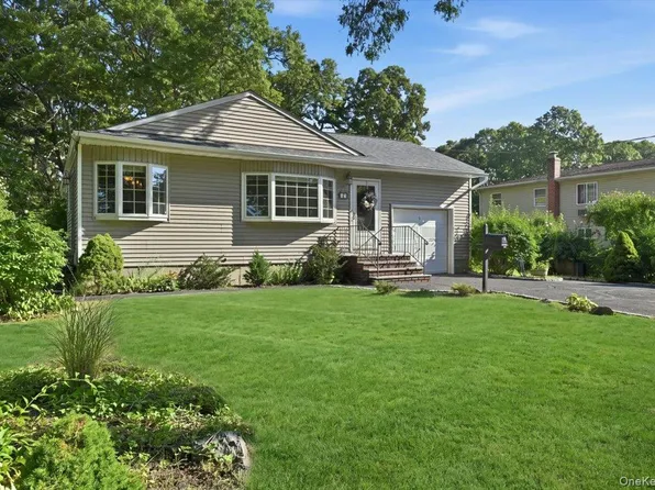 25 W Oakdale Street, Bay Shore, NY 11706