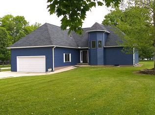 492 Peacock Ln, Rock Creek, OH 44084
