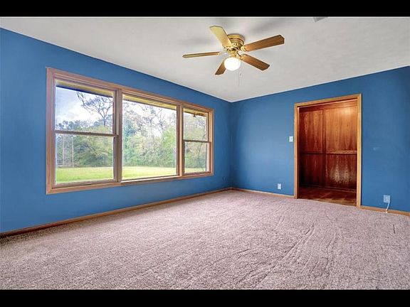 Formal dining room/parlor
