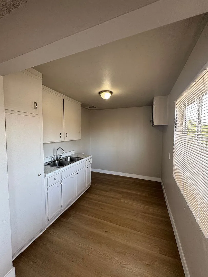 2 bed, 1.0 bath, 750 sqft, $2,400 — Photo 3
