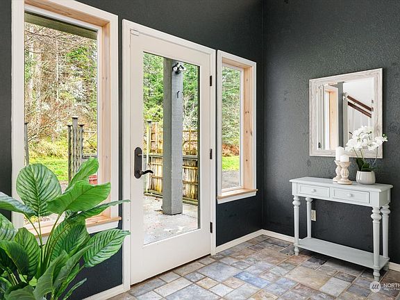 3rd image of 581 Ellwood Drive