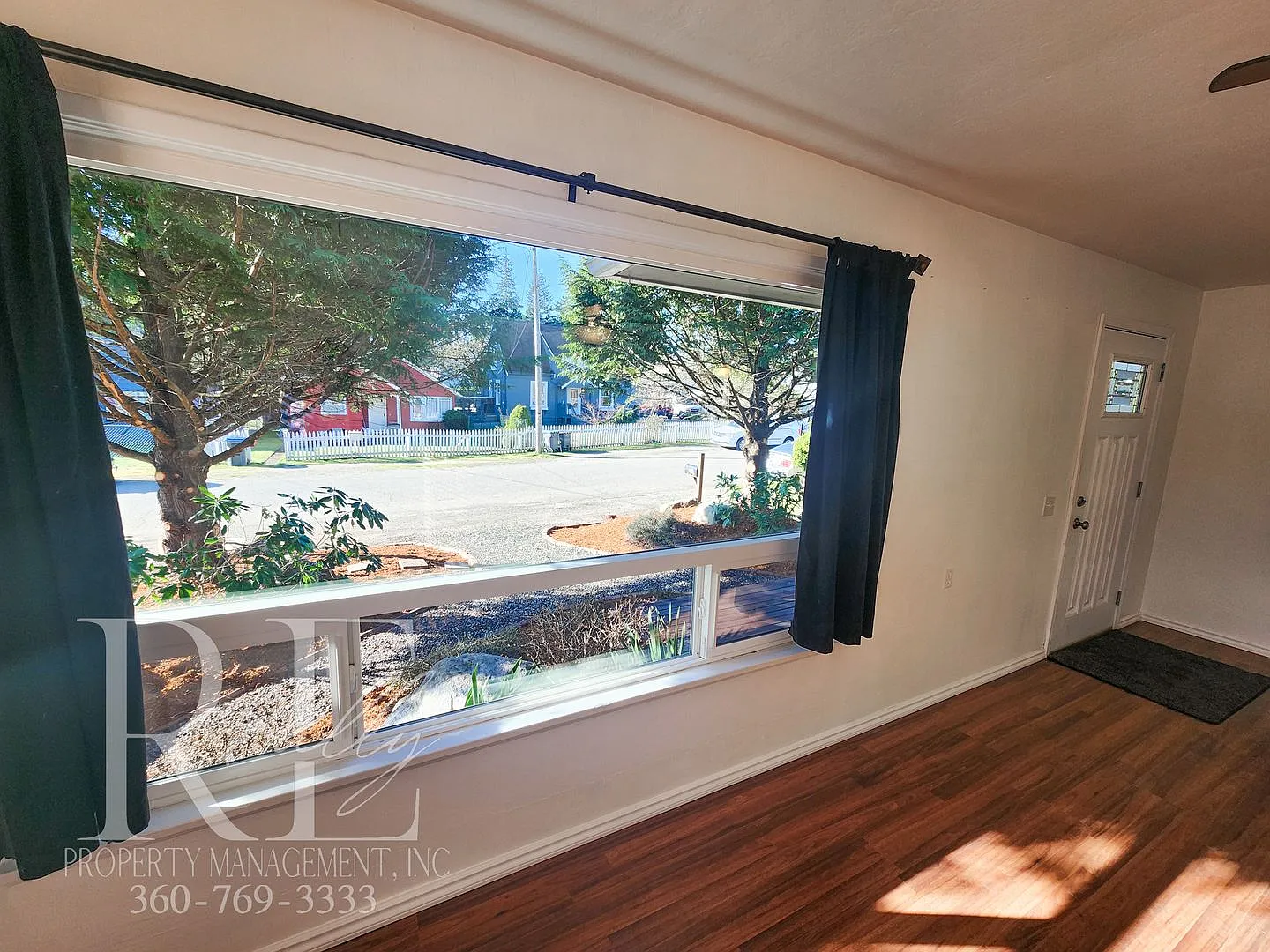 Clean Captivating Private Home — Photo 3