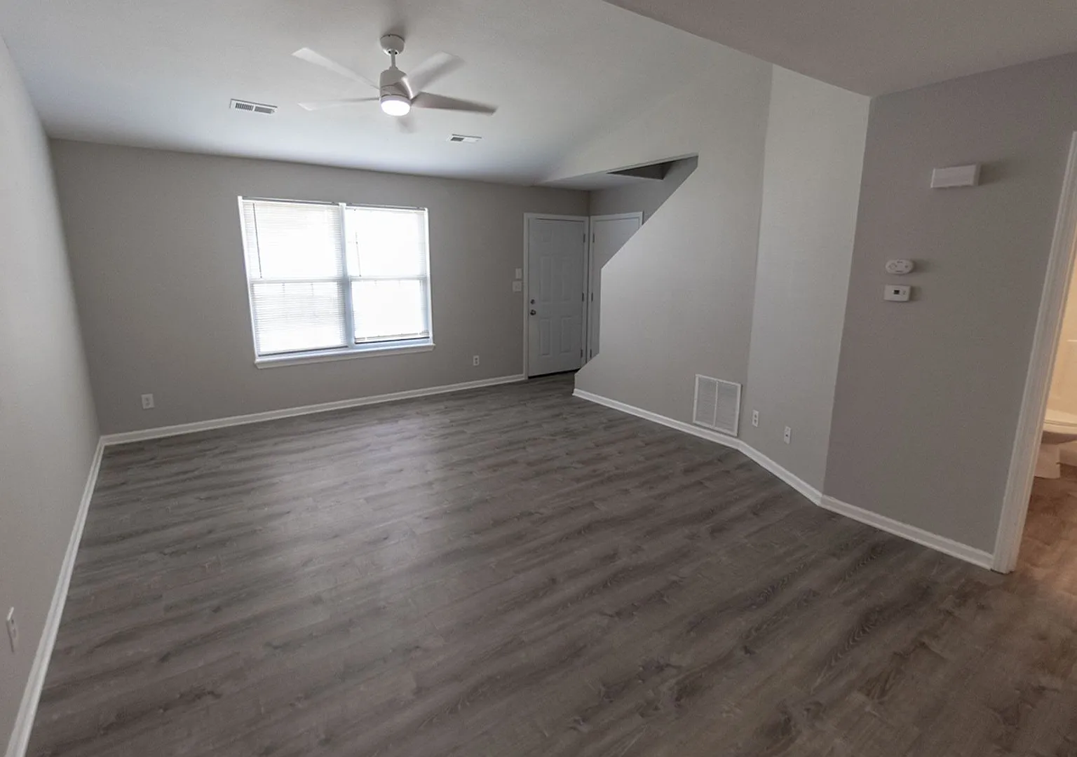 3 Bedroom Duplex! — Photo 4