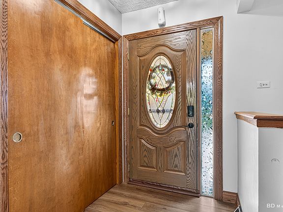 5th image of 7288 W 83rd St