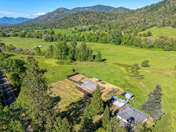 2401 E Fork Rd, Williams, OR 97544