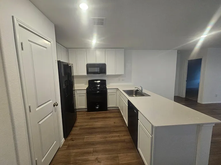 2306 Tornado Aly — Photo 3