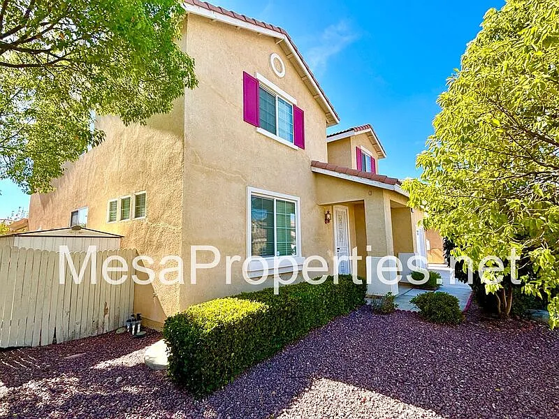 4 bed, 2.5 bath, 2632 sqft, $2,500 — Photo 3
