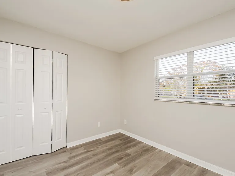 2022 Valencia Cir — Photo 13