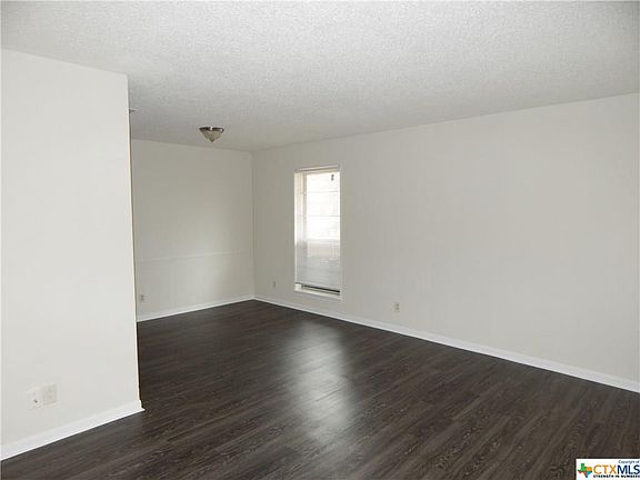 4th image of 213 Petunia Cir