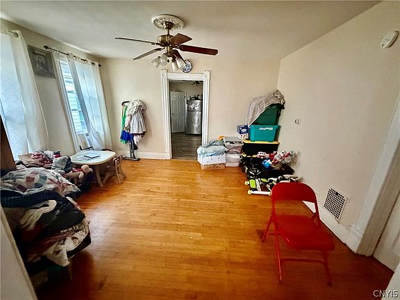 5th image of 707 Spring St
