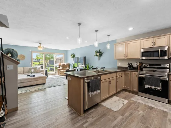 2413 S Ronsiek Ave, Sioux Falls, SD 57106