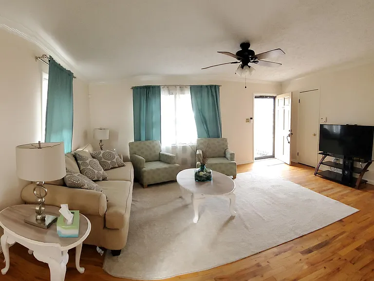 840 Jane St — Photo 2