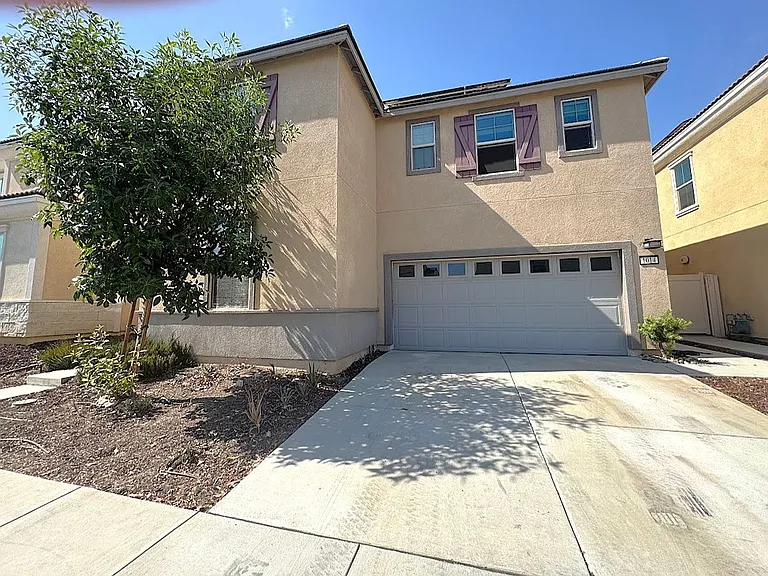 1014 W Buttercup Ln — Photo 1