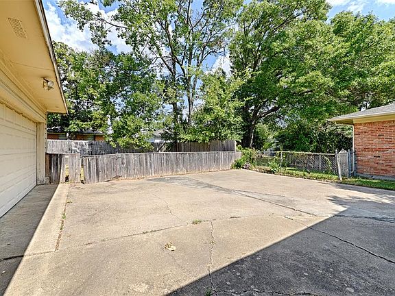 5th image of 8848 Larchwood Dr
