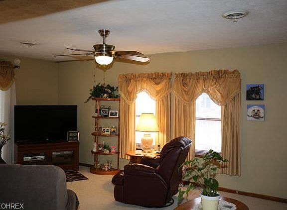 3rd image of 4650 Hollyview Dr