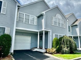 95 Ashburton Dr, Cranston, RI 02921