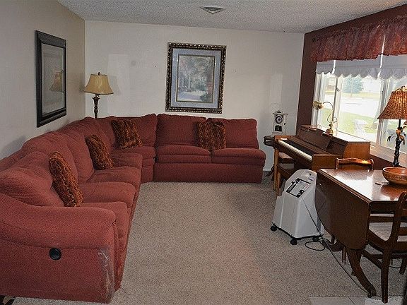 2nd image of 1106 Maberly St